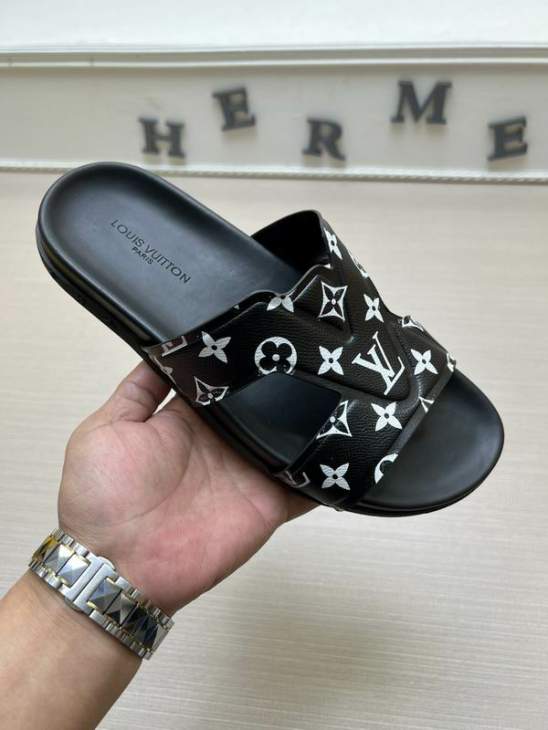 Picture of Louis Vuitton Slippers _SKULVsz38-45mnf05161311
